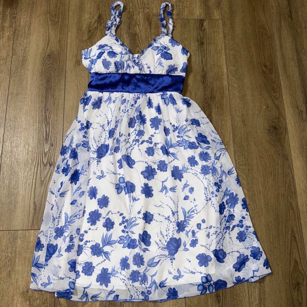 Studio Y junior size 7/8 white and blue floral‎ dress